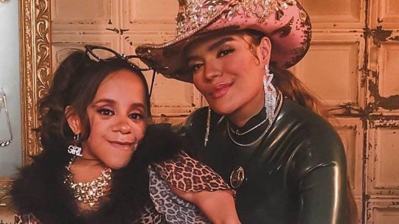Karol G invita a panameña a participar en la versión exclusiva de Bichota