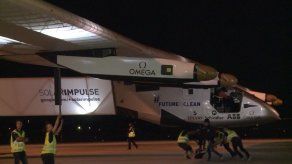 Piloto de Solar Impulse dice que avión podría quedar varado en Japón un año