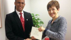 Primer embajador de Panamá en Australia presenta copias de credenciales
