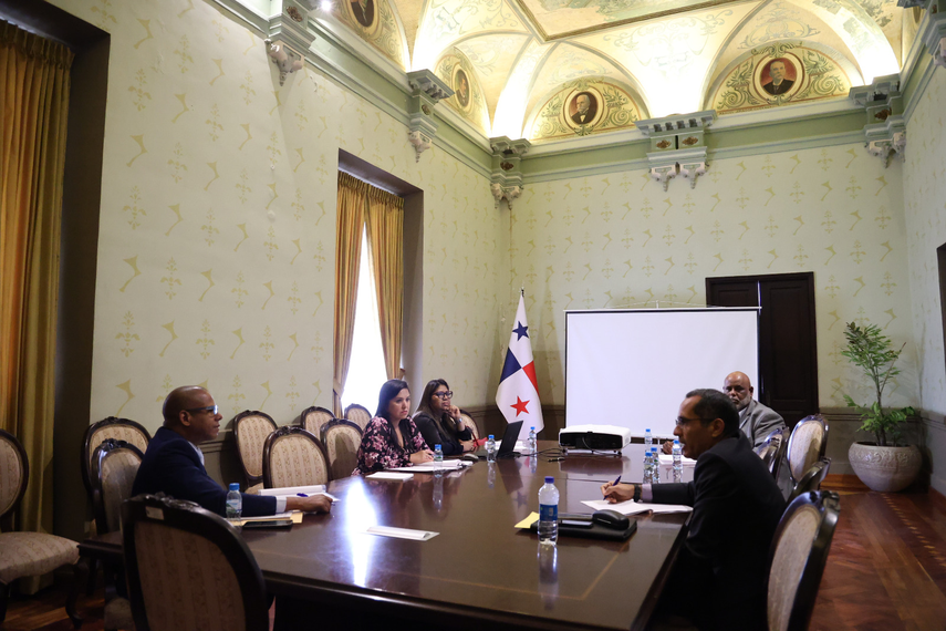 Ministerio de Gobierno y transportistas.