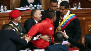 Sale de prisión hombre que se abalanzó sobre Maduro en investidura