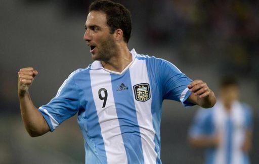 Higuaín y Banega dan la victoria a Argentina ante Italia