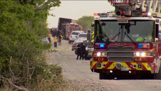 Hallan decenas de migrantes muertos en un camión en Texas