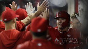 Mike Trout pega su 40to jonrón y 4 hits ante Medias Blancas