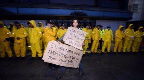 {alttext(,Movimiento #Yosoy132 inicia bloqueo de 24 horas a Televisa)}