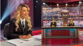 Nicolle Ferguson durante la transmisión del partido Qatar vs Senegal en Qatar 2022.