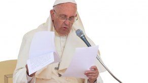 El papa llama a la responsabilidad ante un planeta que se está destrozando El papa llama a la responsabilidad ante un planeta que se está destrozando