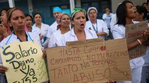 Persiste protesta de empleados públicos de la salud en Venezuela por salarios