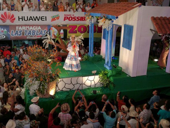 Paseo folclórico del Martes de Carnaval en Las Tablas