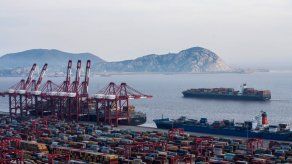 China dice que combatirá aranceles de EEUU a cualquier costo