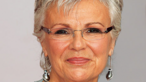 La actriz Julie Walters recibe un Bafta honorario en entrega premios de TV