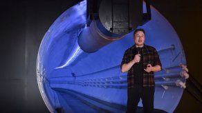 Elon Musk presenta su túnel subterráneo de transporte