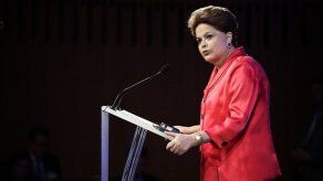 Rousseff reitera que EE.UU. le debe unas disculpas y defiende el espionaje brasileño