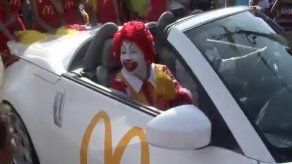 Niños celebran su día con la parada Mundo de Fantasía