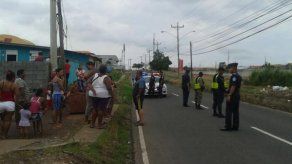 Residentes en Chorrillitos protestan por falta de energía eléctrica