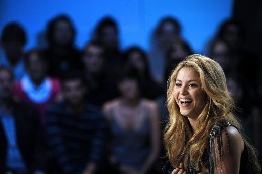 Shakira es condecorada por el ministro francés de Cultura