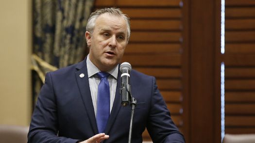 Joseph Thai describe las nuevas leyes antiabortistas de Oklahoma, que incluyen sanciones penales y civiles, como las más estrictas del país hasta el momento y de gran alcance tanto en su contenido como en su alcance.