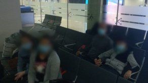 Los cubanos tenían como destino final Surinam, pero este país cerró sus aeropuertos, quedando la opción de su devolución a Cuba como su país de residencia.