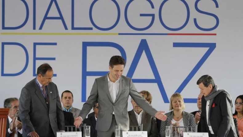 Santos anuncia cese bilateral del fuego con el ELN