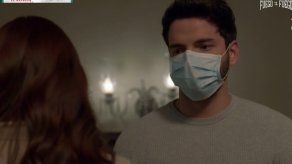 ENFERMERAS | Carlos le muestra a Helena la casa en donde vivirán el equipo médico