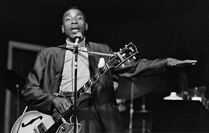 El instrumento se vendió por 129.400 euros (unos 137.000 dólares). Sólo se produjeron 22 ejemplares de esta guitarra en 1949. El instrumento se vendió por 129.400 euros (unos 137.000 dólares). Sólo se produjeron 22 ejemplares de esta guitarra en 1949.