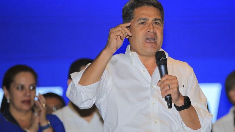 Presidente hondureño encabeza marcha por la paz ante ola de protestas