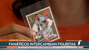 Coleccionistas se reúnen para intercambiar figuritas del Álbum de Panini