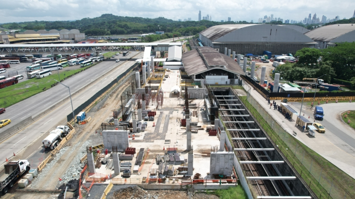 Estación de Albrook del Metro de Panamá. Estación de Albrook del Metro de Panamá.