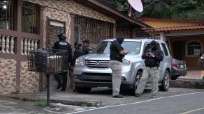 Detienen a ocho pandilleros e incautan ocho armas en operativo en Colón Detienen a ocho pandilleros e incautan ocho armas en operativo en Colón