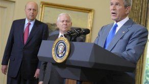 EU: Acusan a ex secretario de manejar mal material secreto