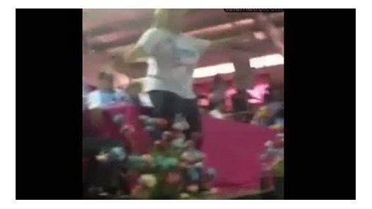 Burillo hace el paso del caballo al ritmo de Presidenta Style