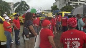 Dueños de buses colegiales protestaron en la Cinta Costera, piden apoyo económico