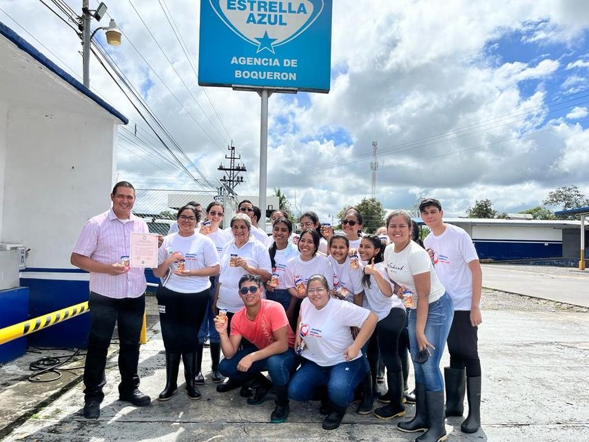 30 años alimentando los sueños de miles de niños con leche nacional.