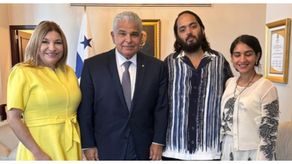 Los Ambani junto a la primera dama y el presiente de la República.