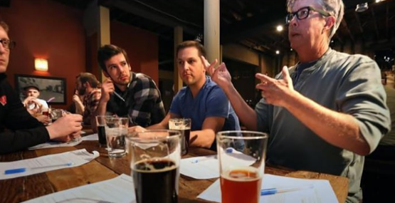 Jesús y cerveza: Grupos religiosos mezclan fe y cerveza fría