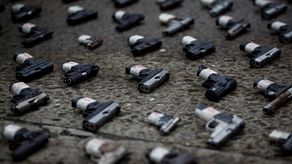 Este programa de intercambio de armas, que surge tras un acuerdo interinstitucional entre el Ministerio de Gobierno y el Ministerio de Seguridad, busca disminuir la incidencia delictiva en el país.&nbsp;