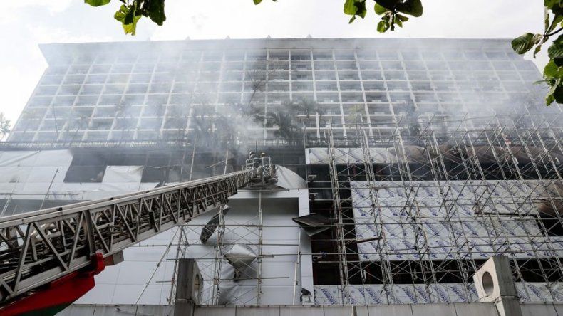 Aumenta a 5 la cifra de muertos en el incendio de un hotel-casino de Manila