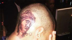 Chris Brown se tatúa la Venus de Milo en la cabeza