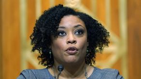 Shalanda Young, la elegida de Biden para la OMB,  ha sido directora en funciones de la oficina durante buena parte del año.