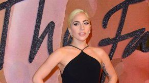 Lady Gaga y Blake Lively cargan contra Trump por vetar a transexuales