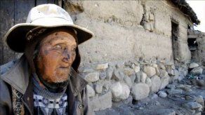 El hombre más viejo del mundo bebe agua de los Andes y aún cocina