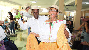 Adulos mayores del Hogar Bolívar disfrutan de jornada