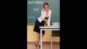 Un calendario erótico de madres para pagar el transporte escolar