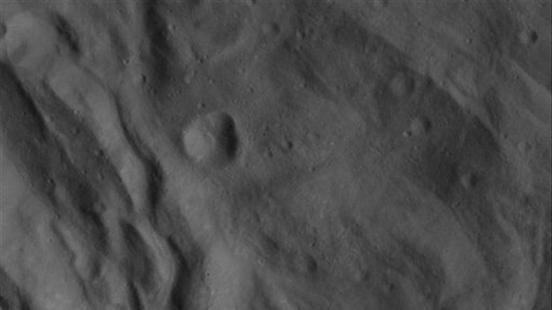 Revelan nueva vista del gigante asteroide Vesta