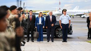 El presidente Mulino llega a Uruguay para la toma de posesión de Yamandú Orsi