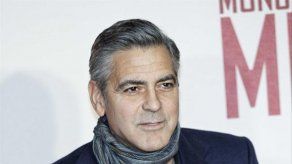 Un tabloide británico pide disculpas a George Clooney