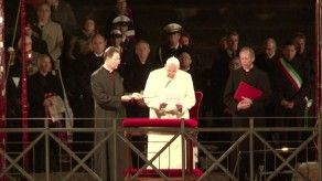 Papa Francisco preside Vía Crucis en Roma Papa Francisco preside Vía Crucis en Roma
