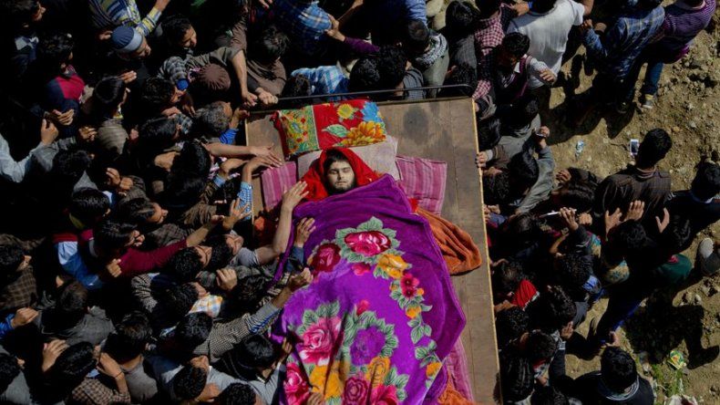 Protestas en la Cachemira india tras muerte de tres rebeldes