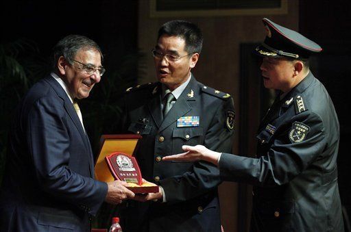 Panetta busca tranquilizar a China