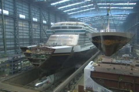Mariah Carey participa en bautizo de crucero de Disney